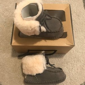 Baby ugg boots size 2/3